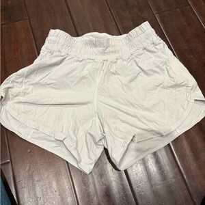White Lululemon Hottie Hots 4’ Size 8